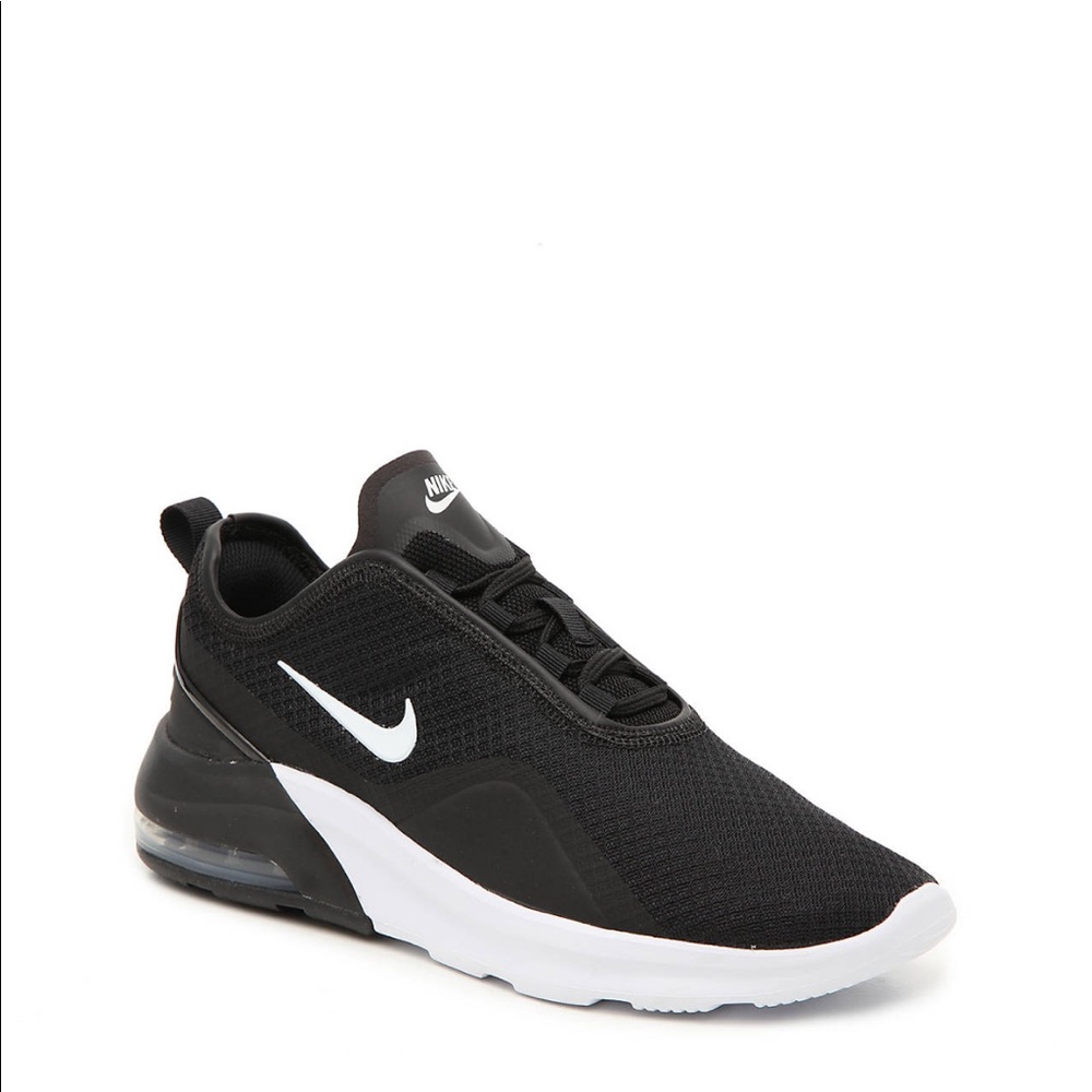 Womans Nike air max motion 2. Size 8.5